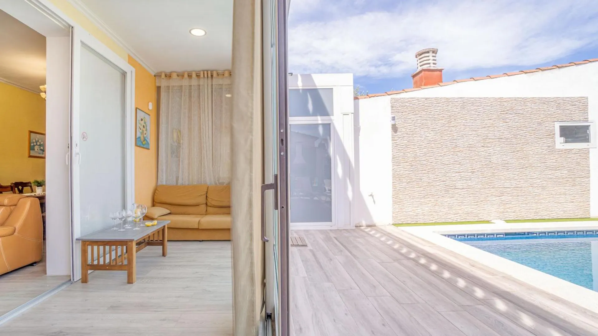 Apart-Rent Casa Con Piscina Montgri 0125 Empuriabrava