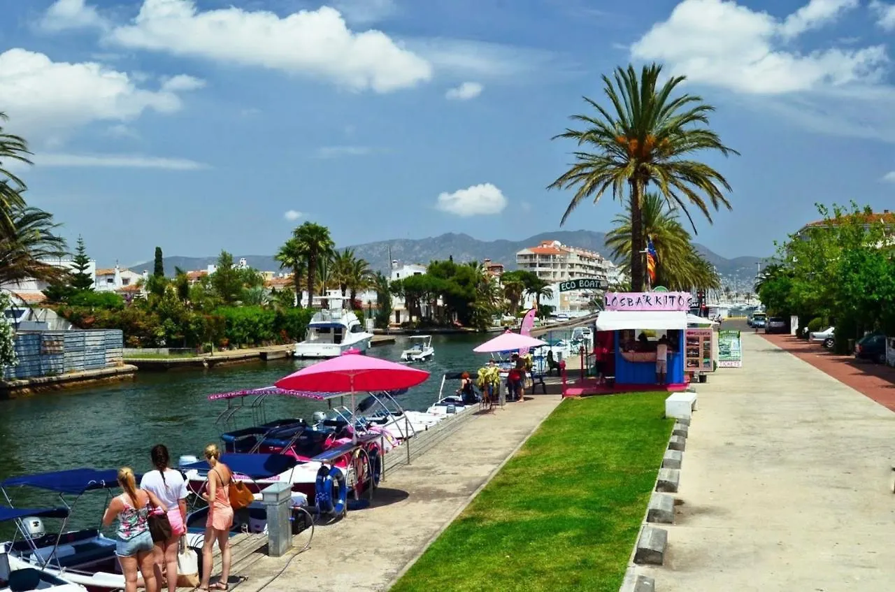 Villa Apart-Rent Casa Montgrí Ampuriabrava España